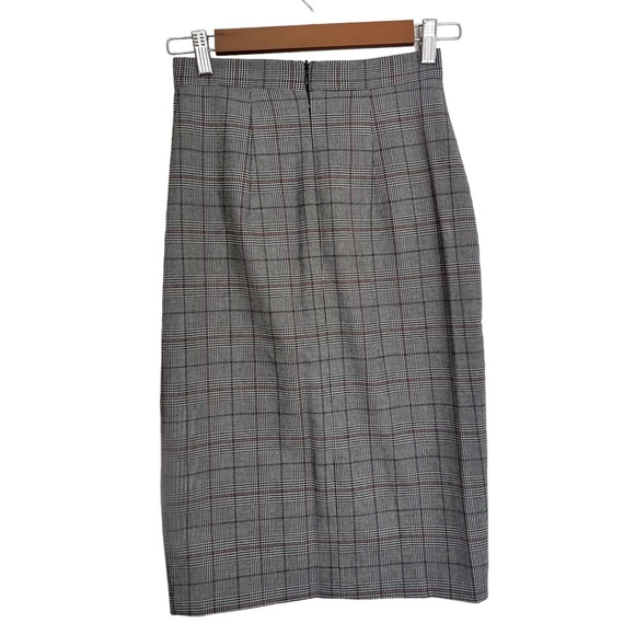 H&M Size 2 Black, White, and Pink Pinstripe Pencil Skirt - Picture 4 of 4